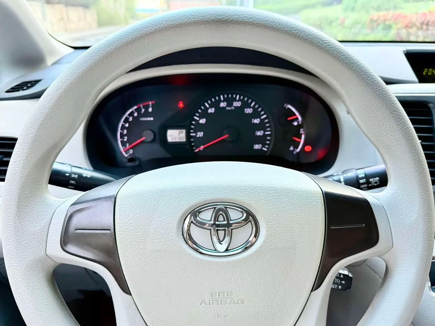 Toyota Sienna 2015 — Фото 9/15