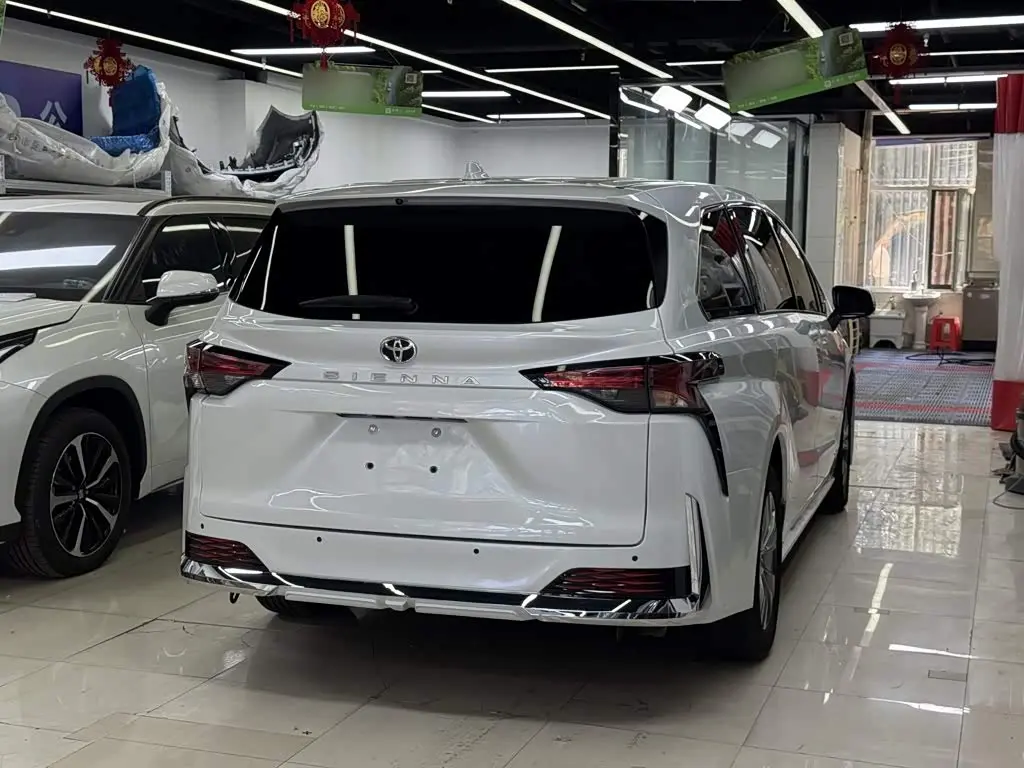 Toyota Sienna 2025 — Photo 16/20