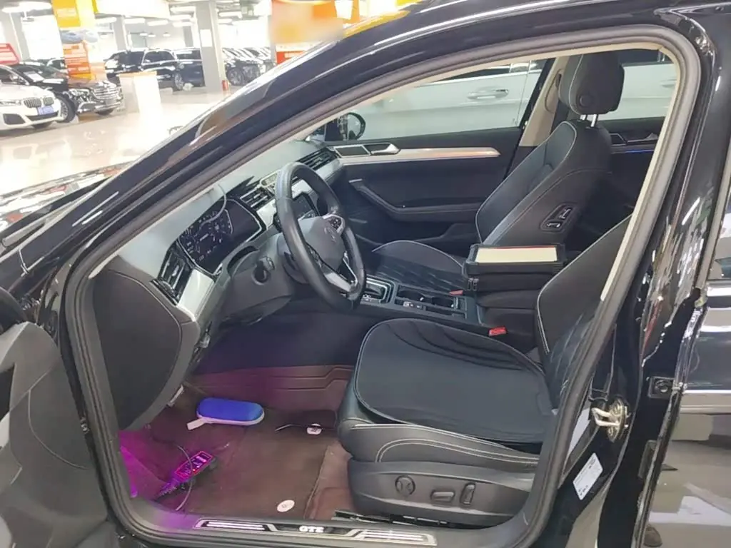 Volkswagen Magotan GTE Plug-in Hybrid 2023 — Photo 11/20
