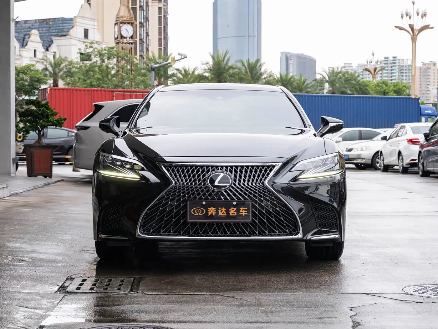 Lexus LS 2018 — Photo 2/20