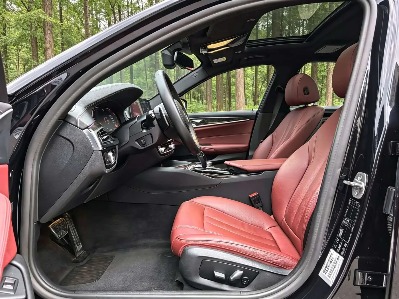 BMW 5 Series 2020 — Photo 9/20