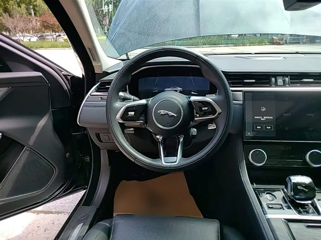 Jaguar XFL 2023 — ფოტო 11/20