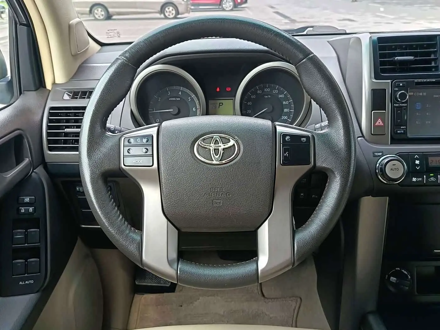 Toyota Prado 2010 — Photo 8/17