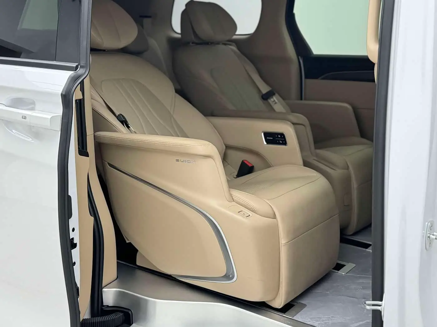 Buick GL8 New Energy 2025 — Photo 17/20