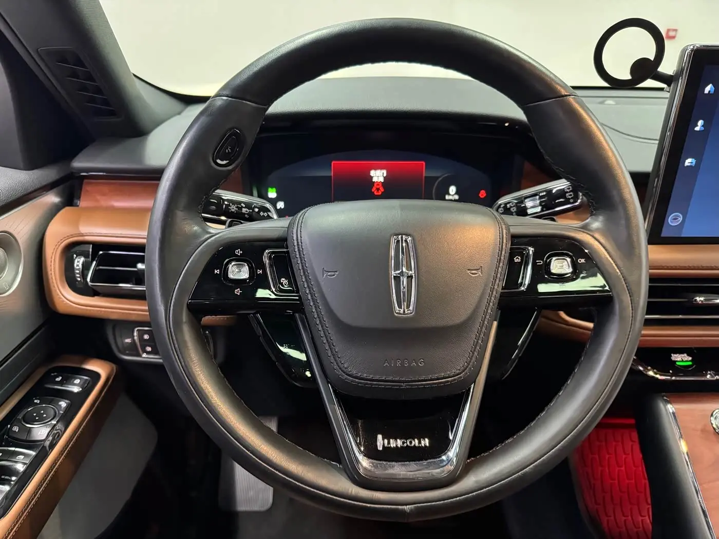 Lincoln Aviator 2021 — ფოტო 16/18