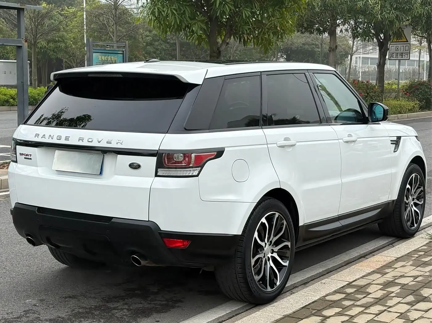 Land Rover Range Rover Sport 2016 — Фото 12/15
