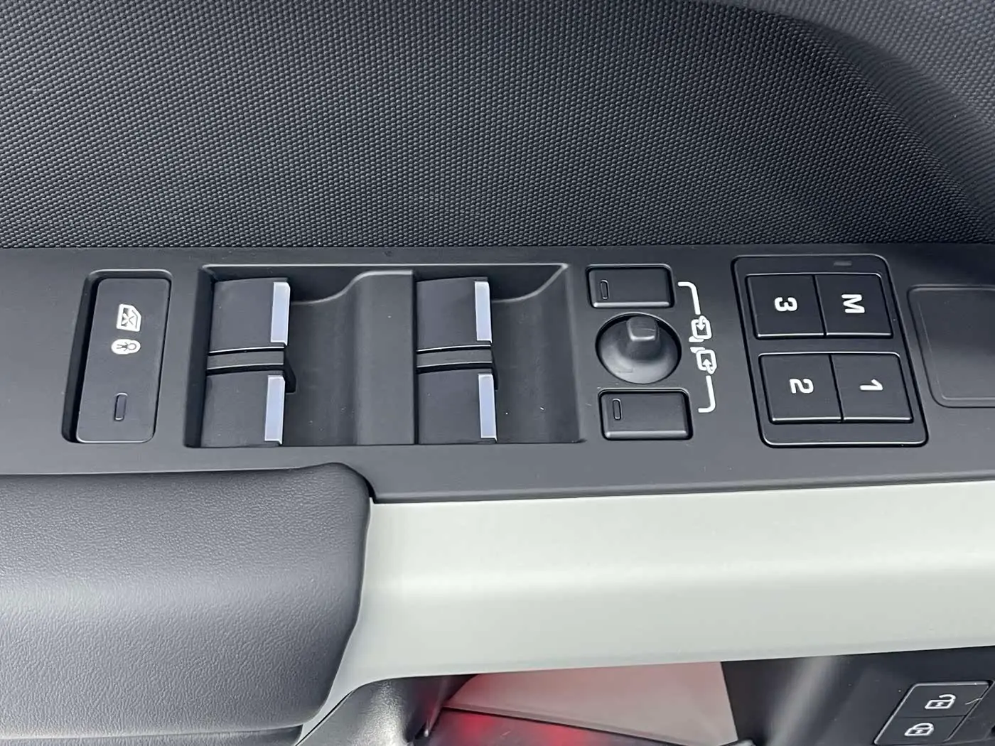 Land Rover Defender 2024 — Фото 17/20