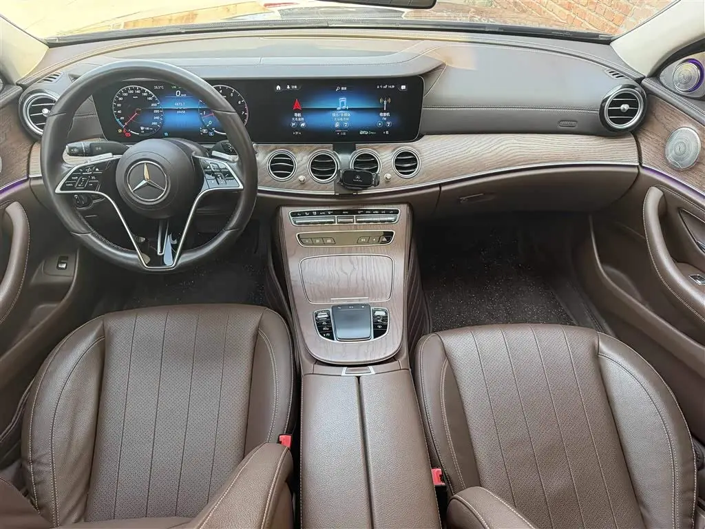 Mercedes-Benz E-Class 2022 — Photo 4/20