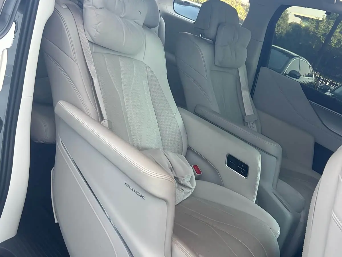 Buick GL8 New Energy 2024 — Photo 14/15