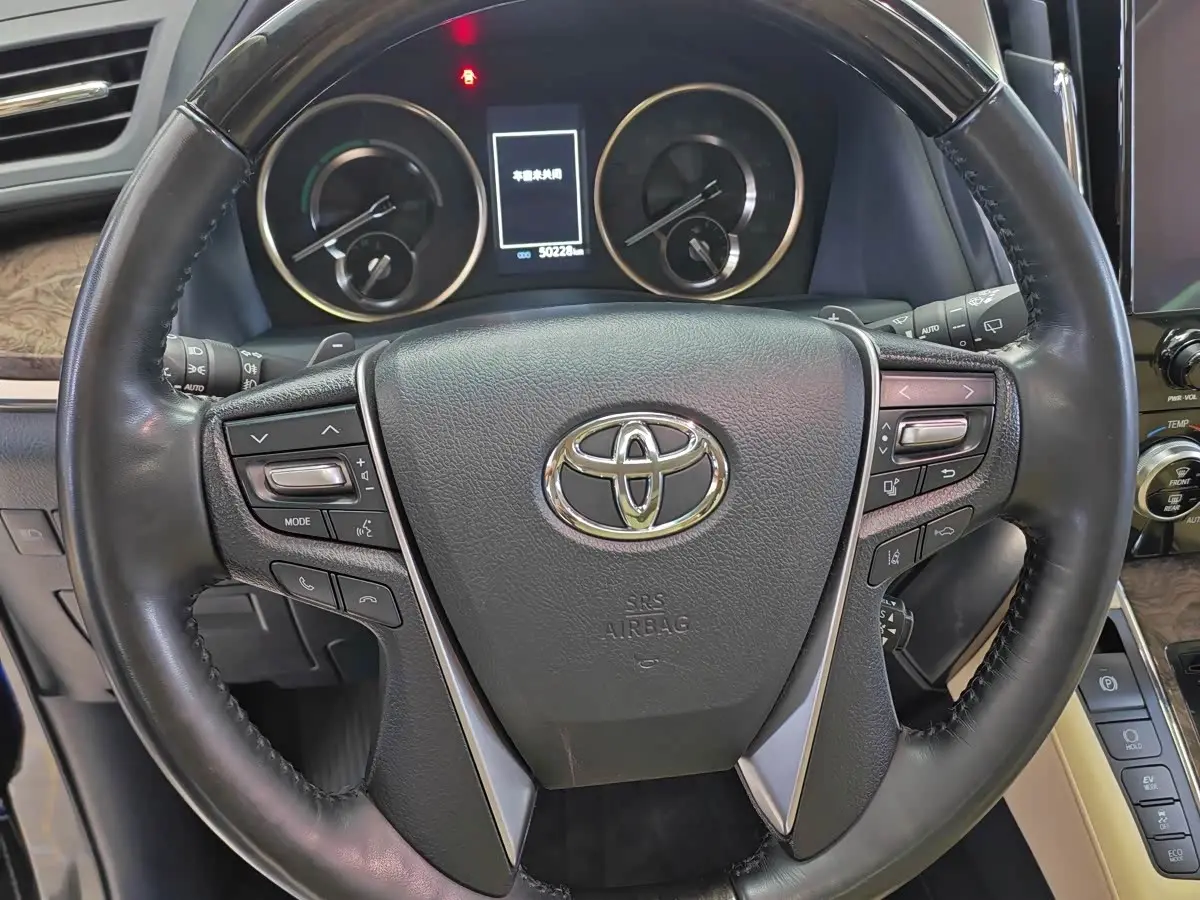 Toyota Alphard 2023 — Photo 15/20