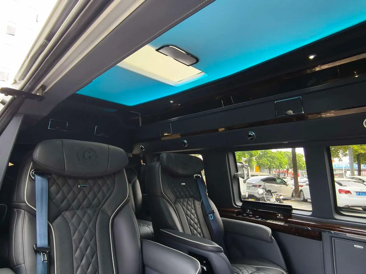 GMC Savana 2018 — Photo 13/20