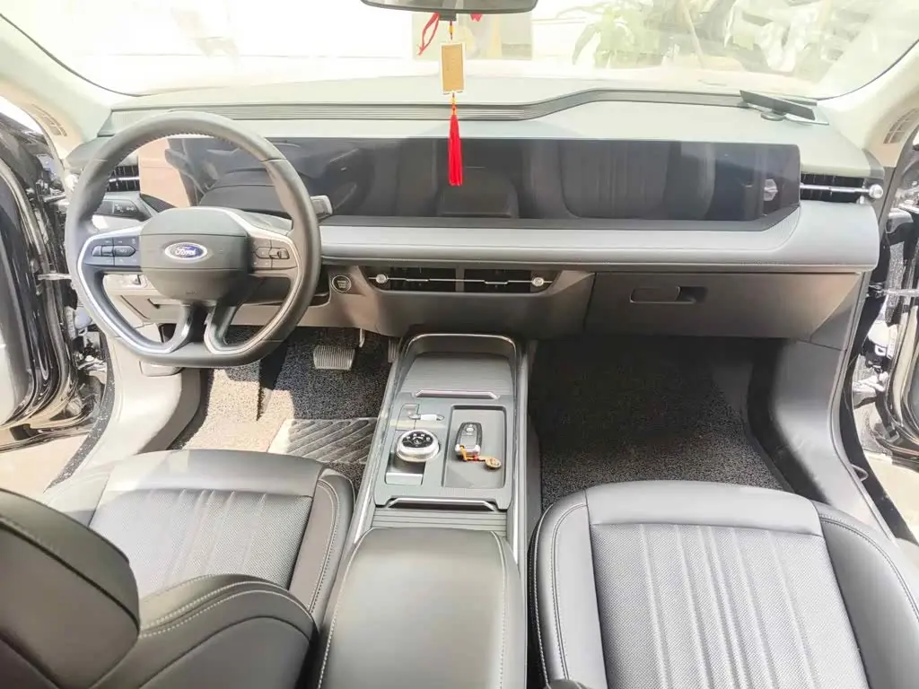 Ford Mondeo 2025 — Photo 12/15