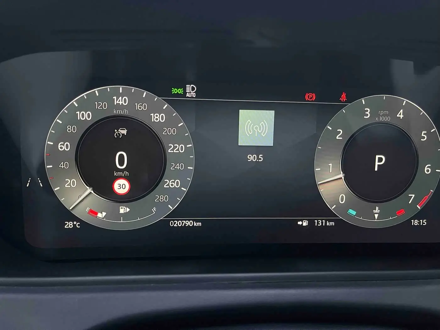 Land Rover Range Rover Velar 2024 — Фото 17/19