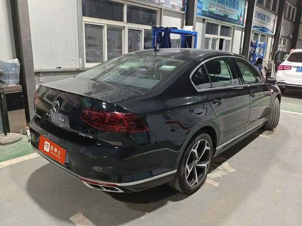 Volkswagen Magotan 2023 — Şəkil 1/5