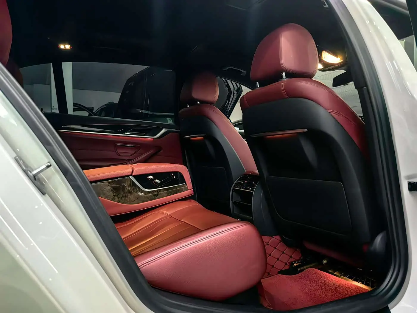 BMW 5 Series 2019 — Photo 10/12