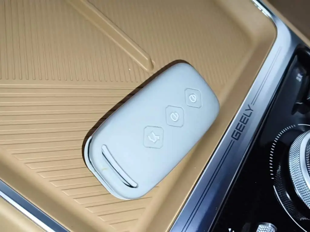 Geely Galaxy Galaxy Starship 7 EM-i 2025 — Фото 9/20