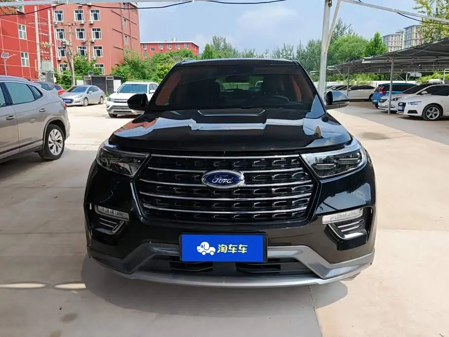 Ford Explorer 2021 — Photo 2/16