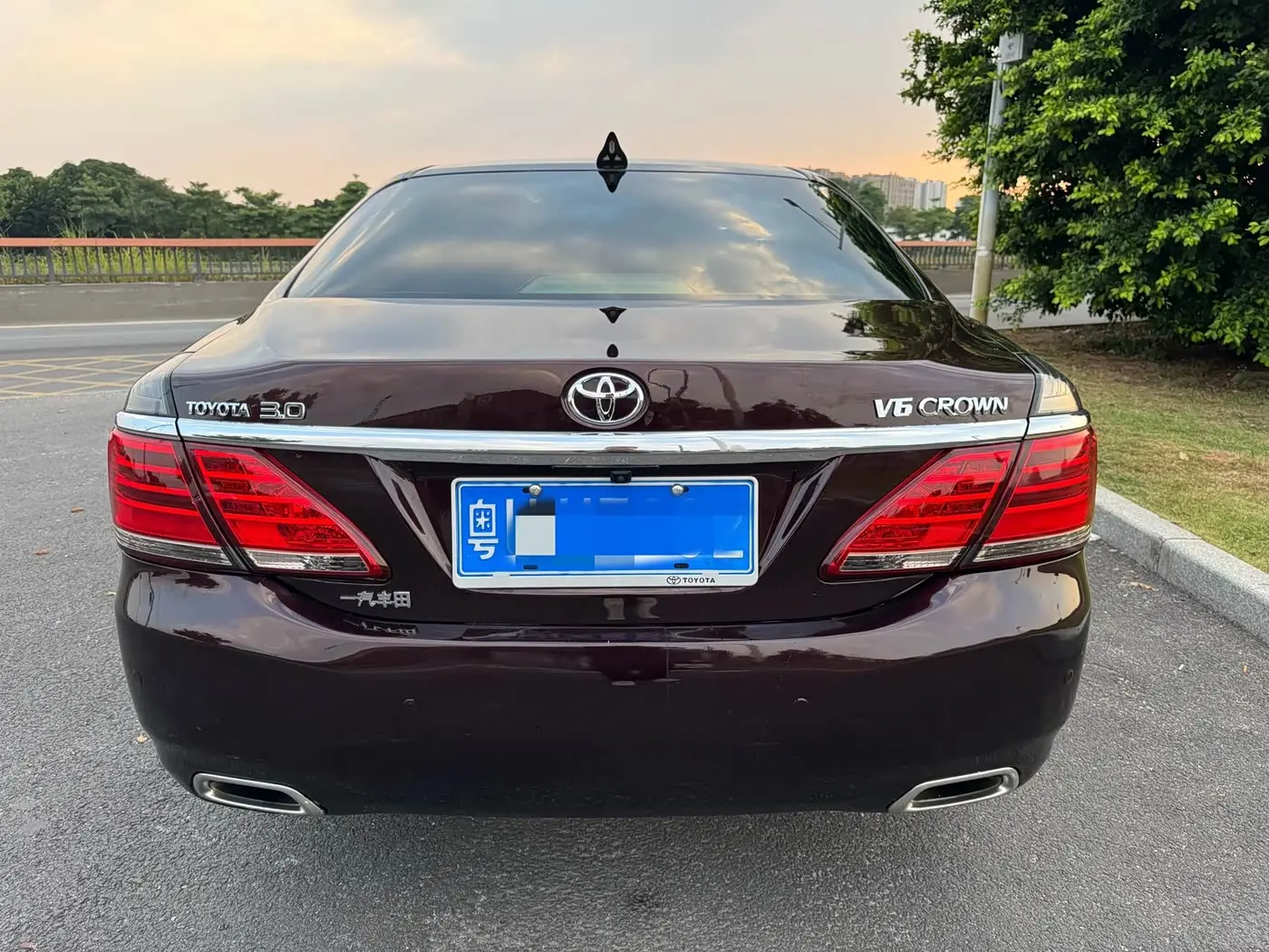 Toyota Crown 2014 — Photo 5/19