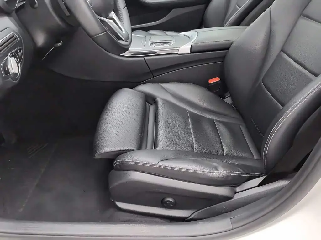 Mercedes-Benz C-Class 2019 — Photo 20/20