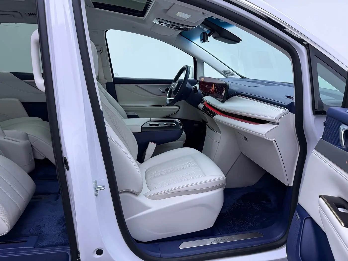 Buick GL8 New Energy 2024 — ფოტო 10/18