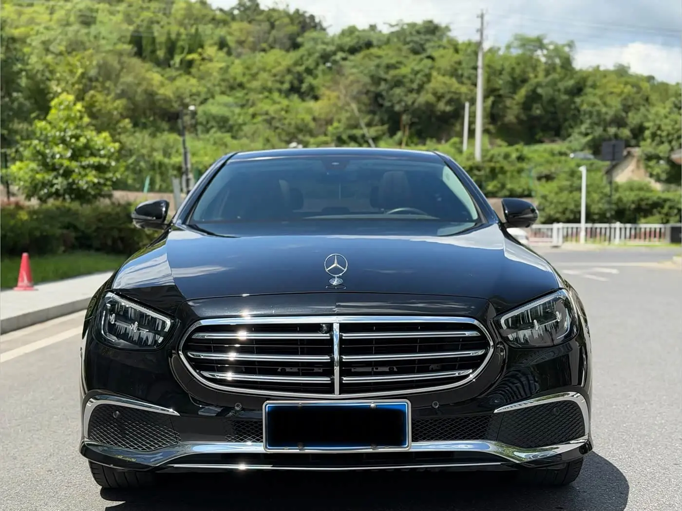 Mercedes-Benz E-Class 2023 — Photo 2/18