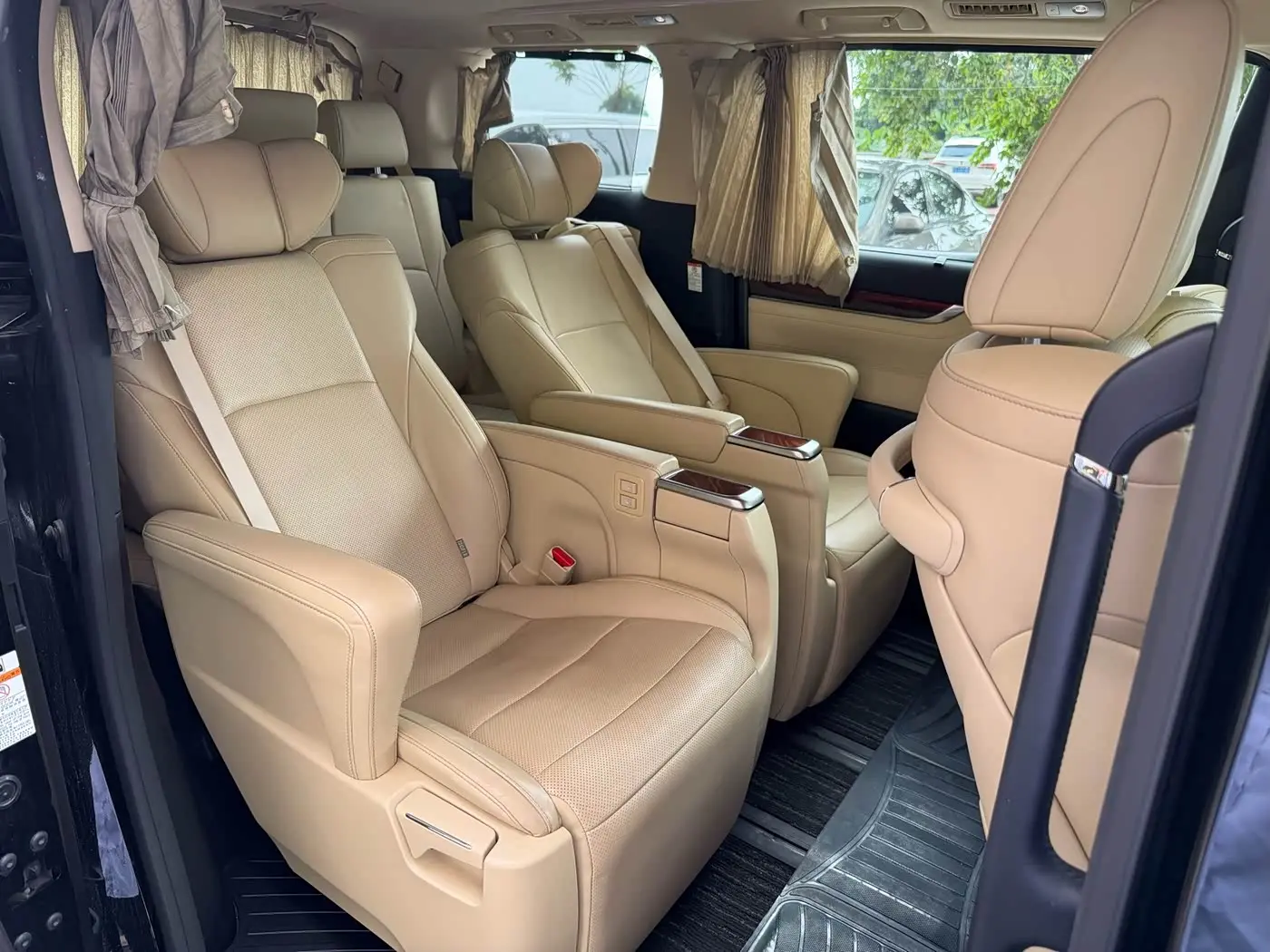 Toyota Alphard 2016 — Фото 6/8