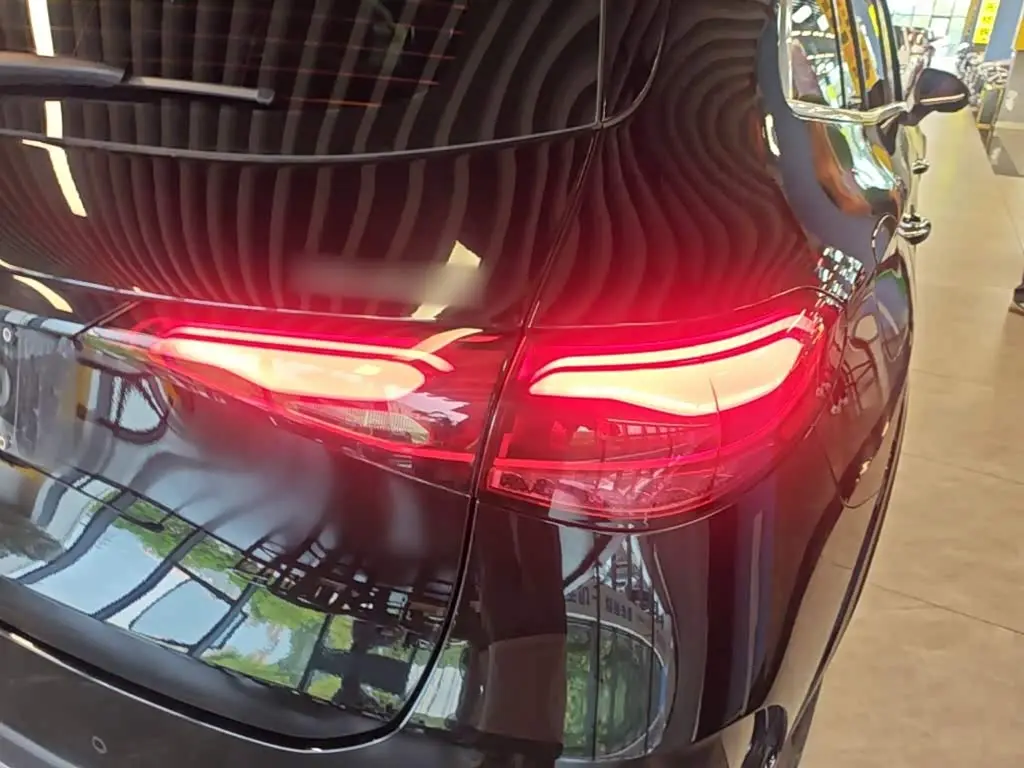 Mercedes-Benz GLC 2024 — Photo 8/20