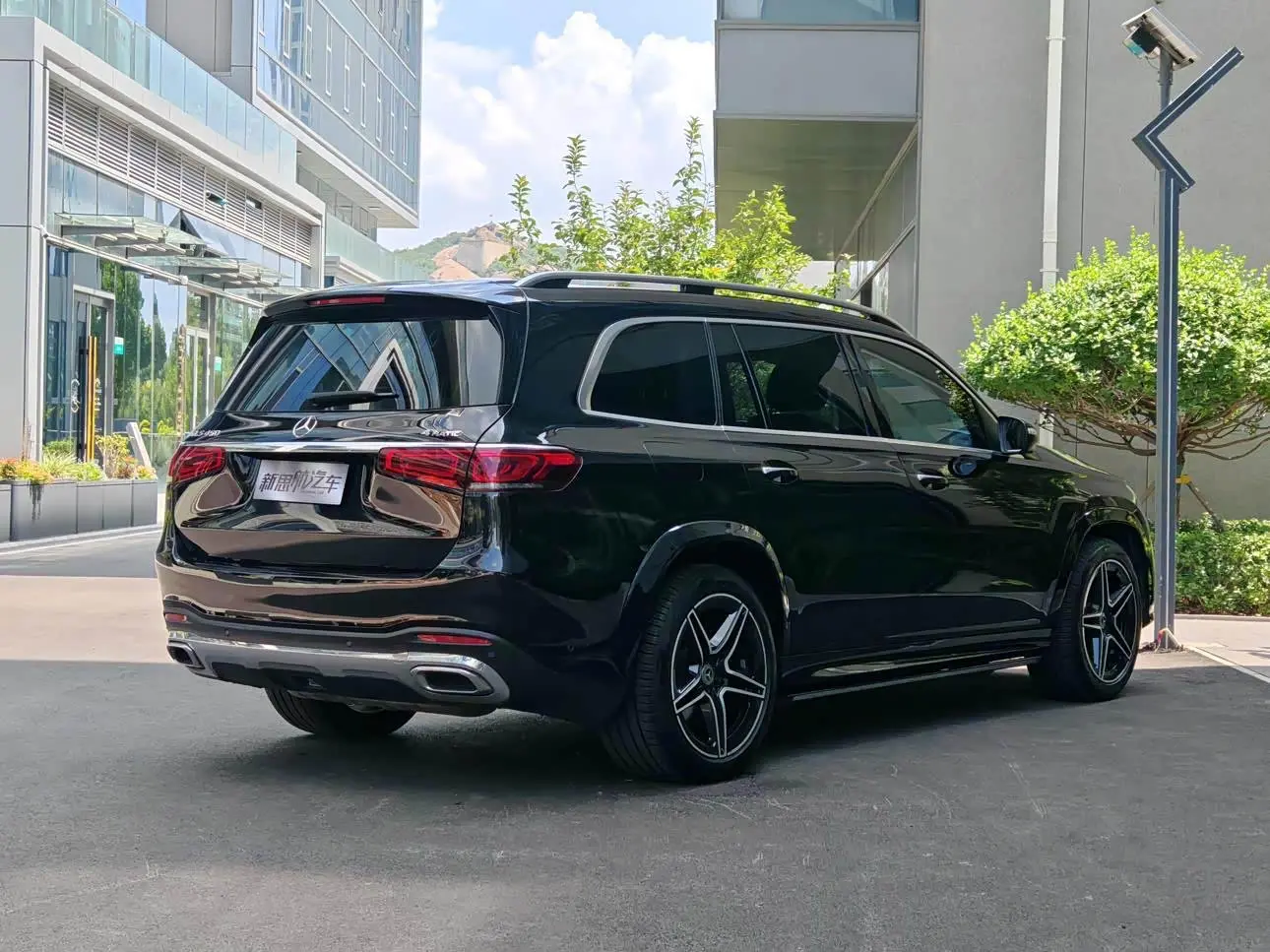 Mercedes-Benz GLS 2021 — Photo 8/18