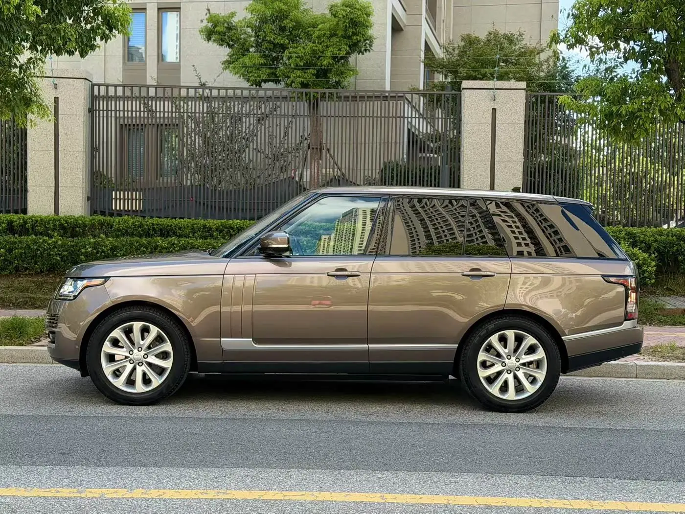Land Rover Range Rover 2016 — Photo 12/14