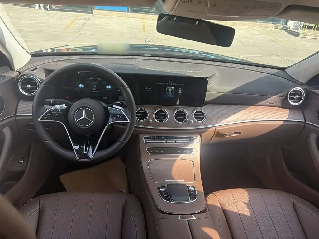 Mercedes-Benz E-Class 2023 — Фото 8/11