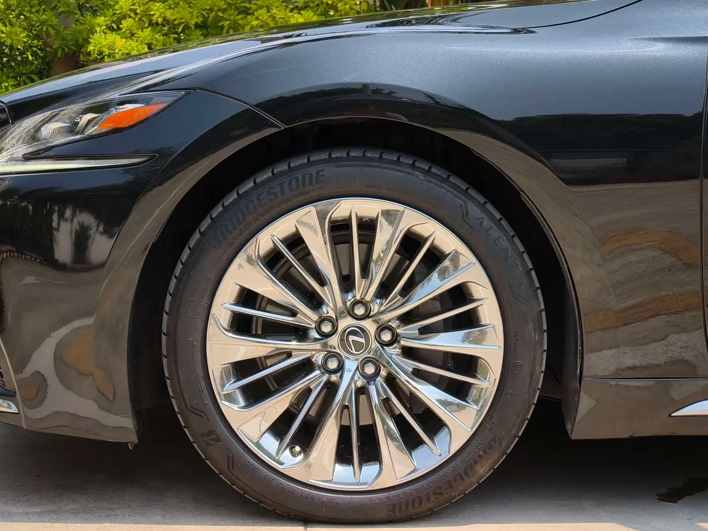 Lexus LS 2018 — Photo 6/17