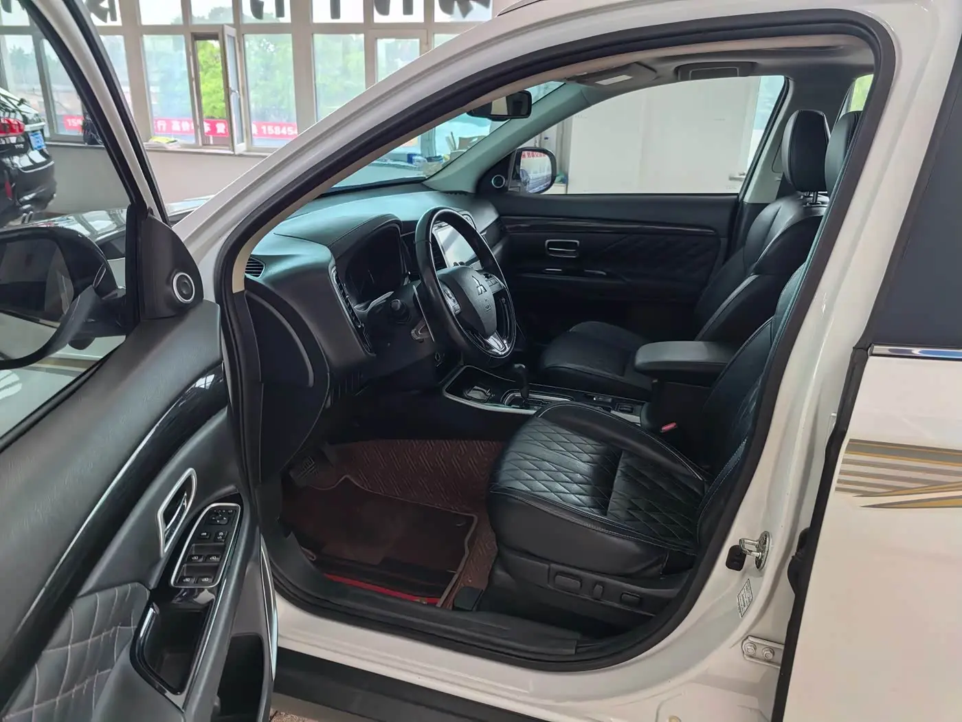Mitsubishi Outlander 2021 — Photo 7/11