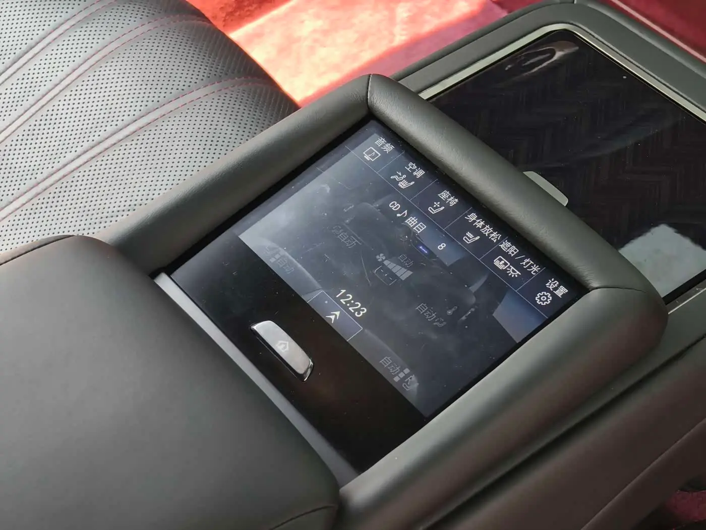 Lexus LS 2018 — Photo 14/17