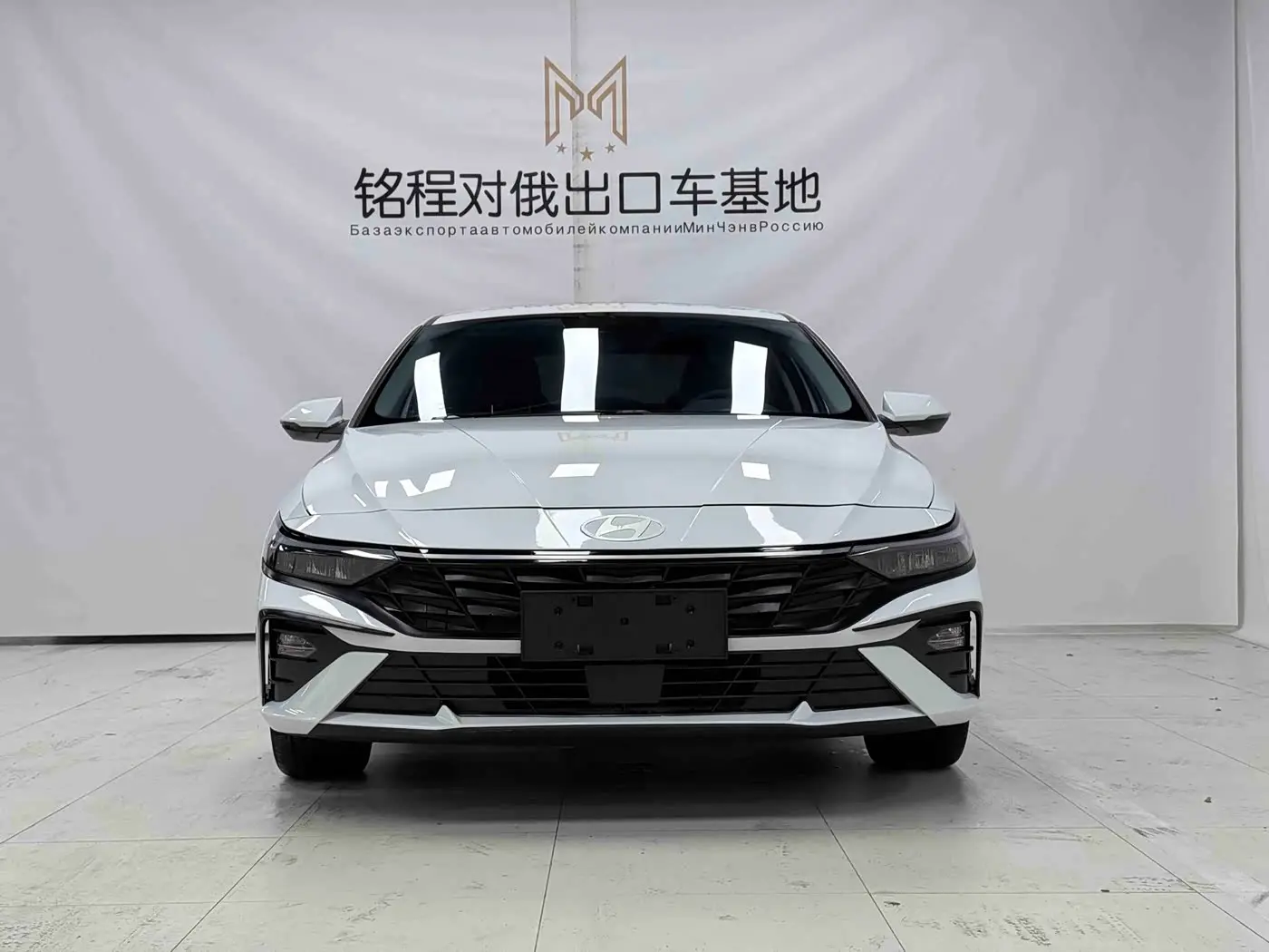Hyundai Elantra 2023 — Фото 2/20