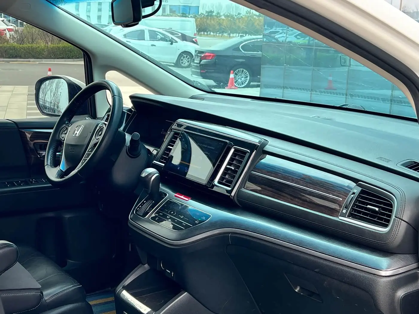 Honda Elysion 2016 — ფოტო 9/17