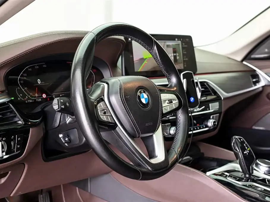 BMW 5 Series 2022 — Photo 13/20