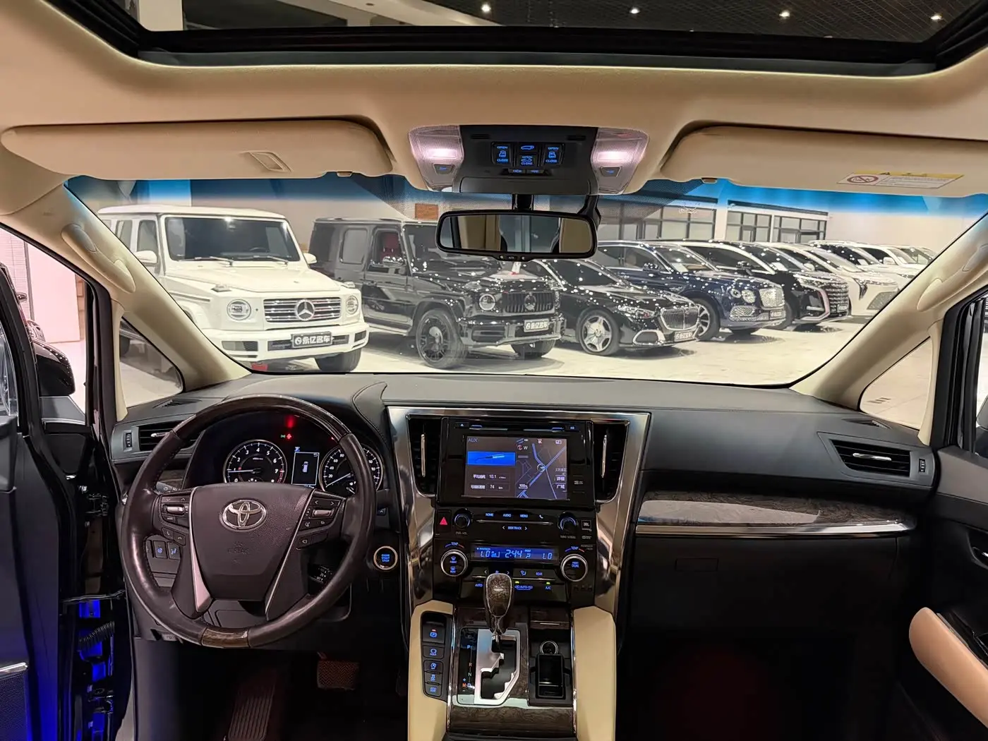 Toyota Alphard 2019 — Photo 5/12