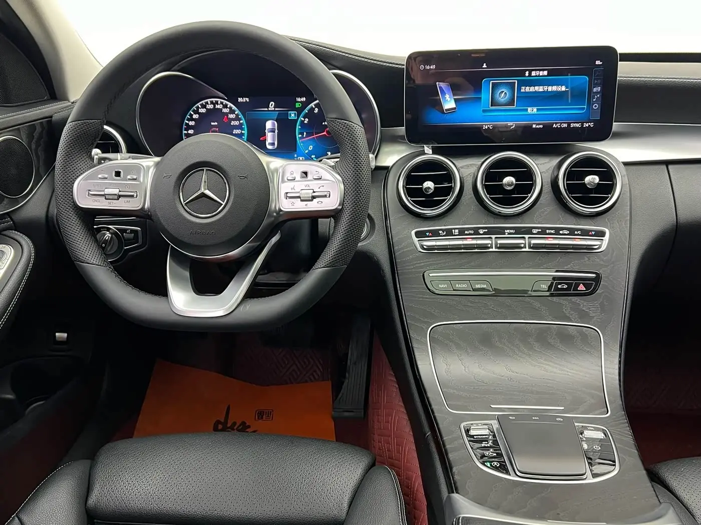 Mercedes-Benz C-Class 2019 — Photo 8/20