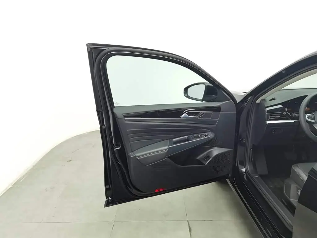 Volkswagen Passat 2025 — Photo 8/20