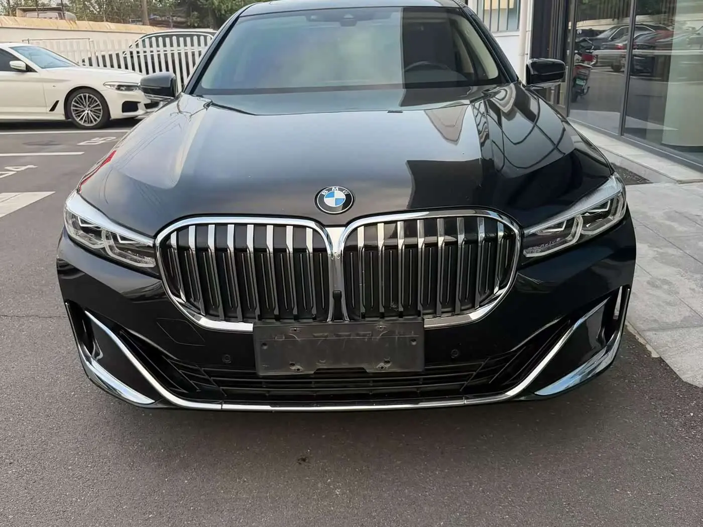 BMW 7 Series 2022 — Photo 1/7