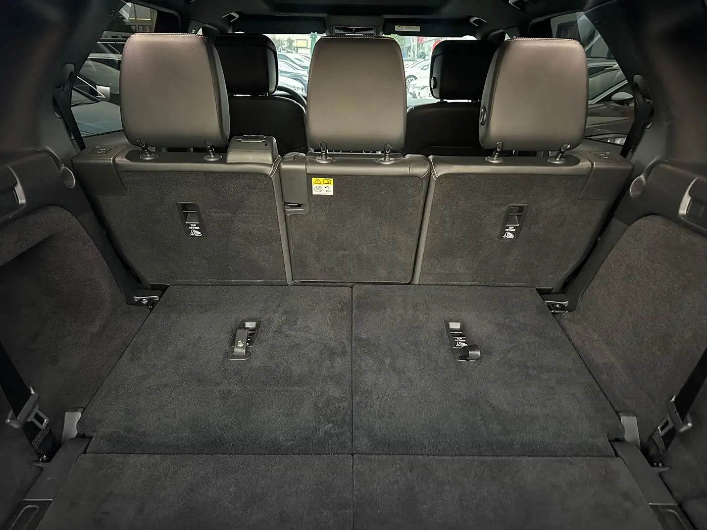 Land Rover Discovery 2025 — Фото 15/19