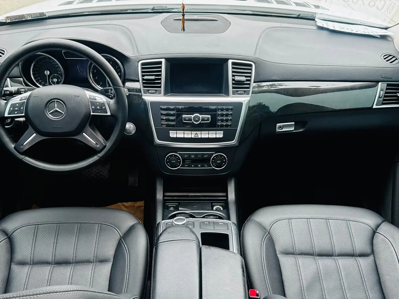Mercedes-Benz GL-Class 2015 — Photo 9/13