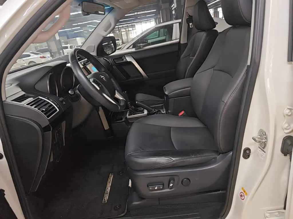Toyota Prado 2017 — ფოტო 15/20