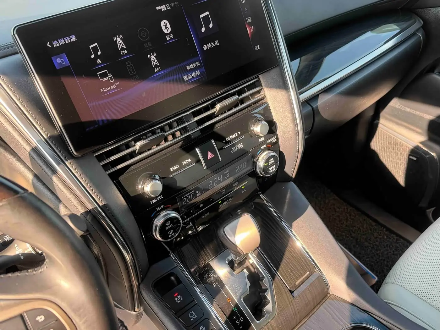 Lexus LM 2021 — Photo 11/20