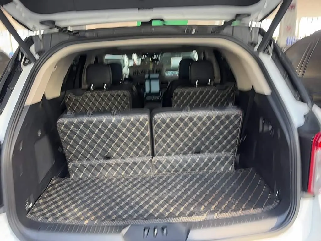Ford Explorer 2021 — ფოტო 12/19