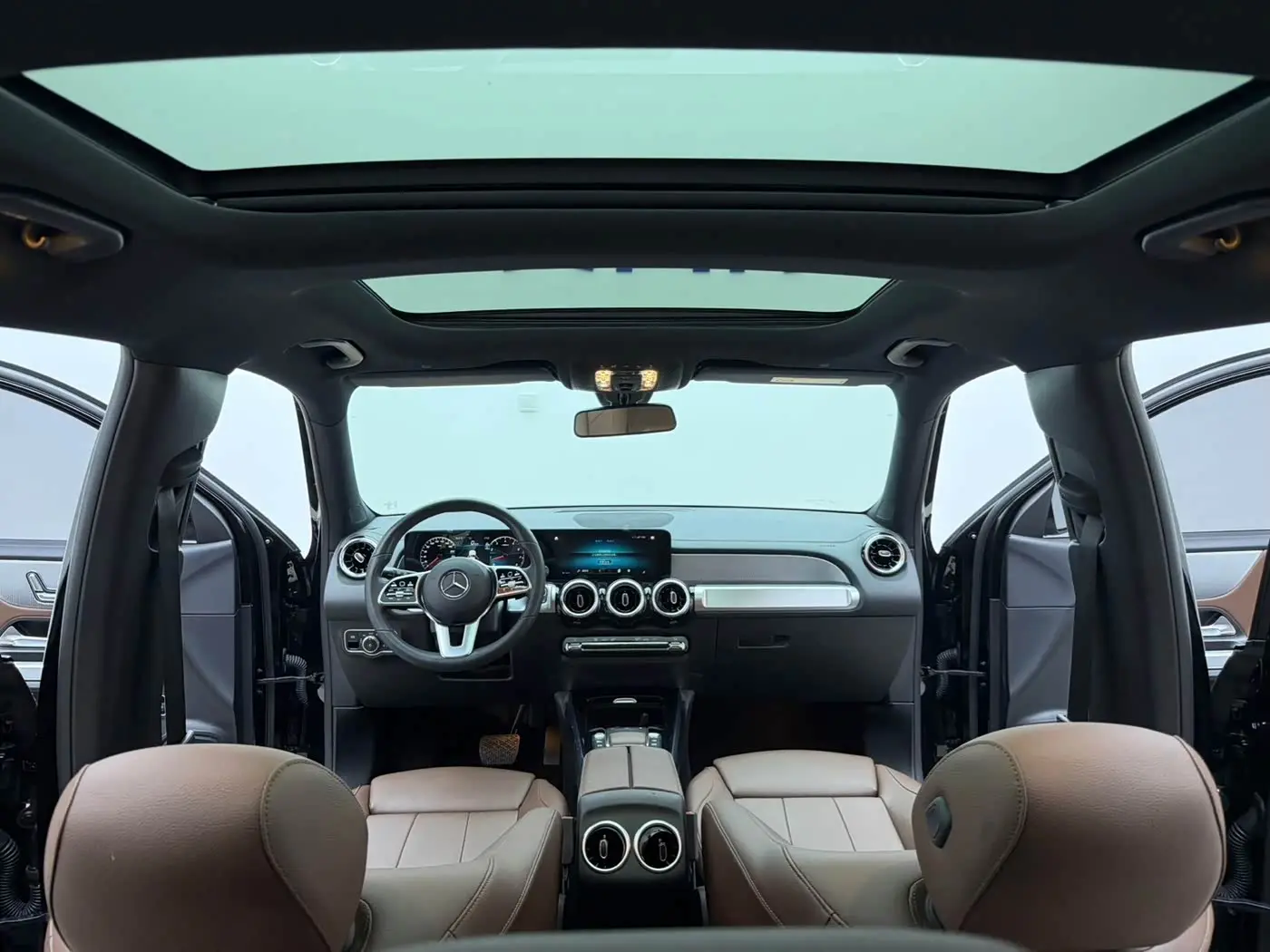 Mercedes-Benz GLB 2021 — Фото 17/19