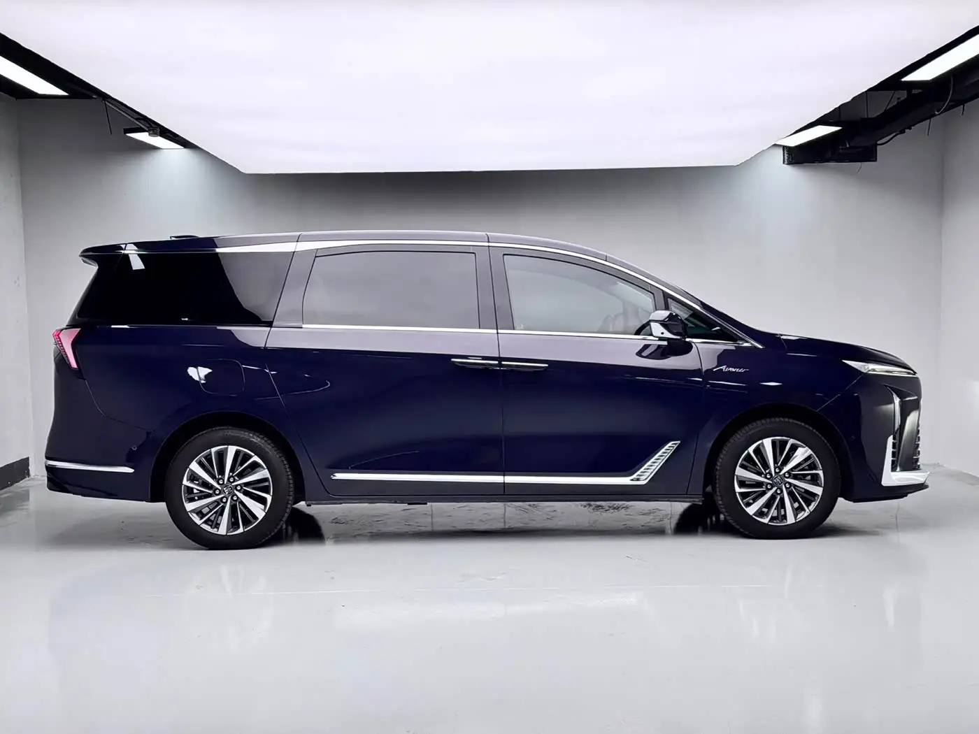 Buick GL8 New Energy 2025 — Фото 16/20