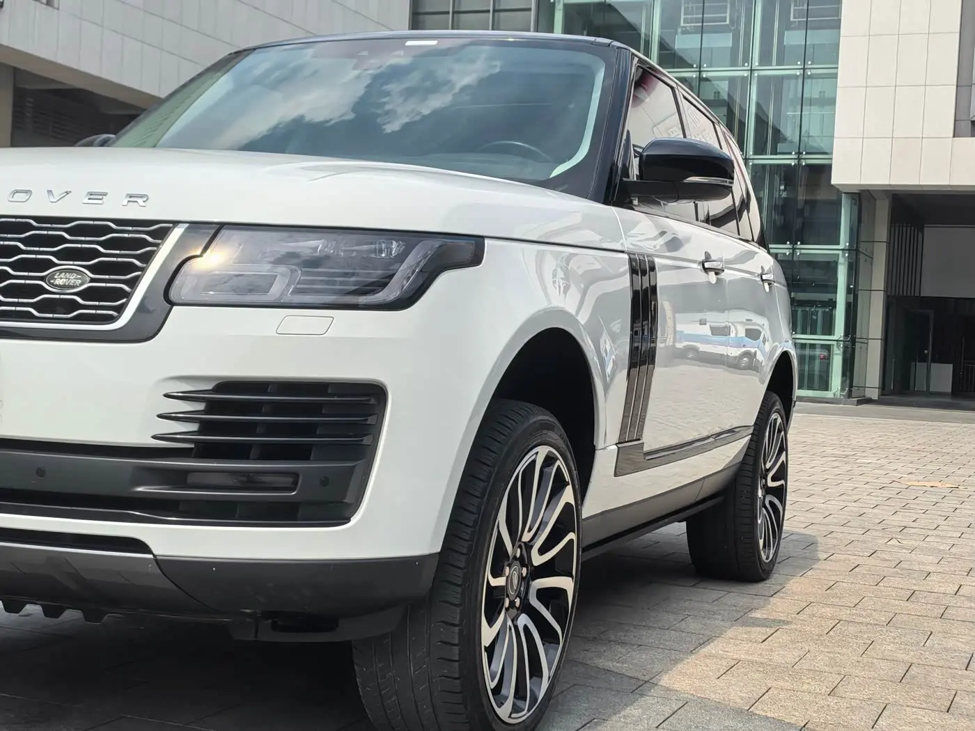 Land Rover Range Rover 2019 — Фото 4/18