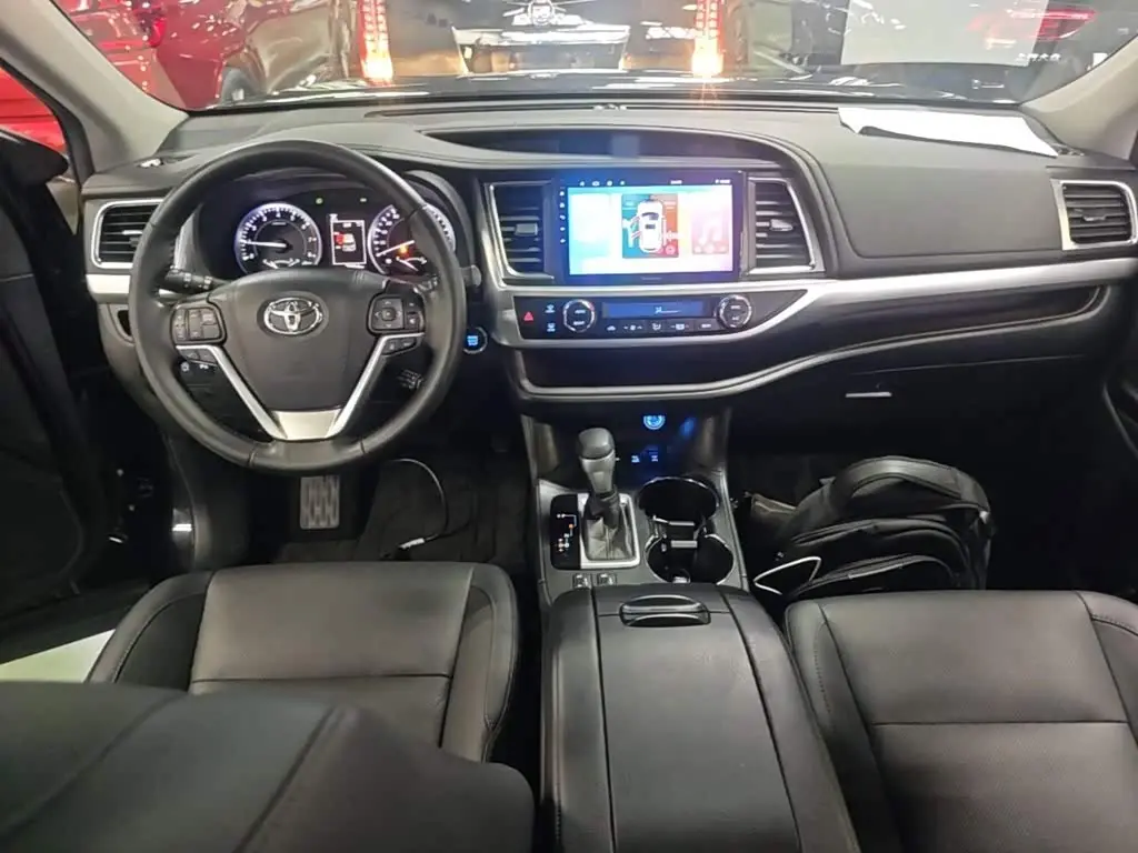 Toyota Highlander 2021 — Photo 9/19