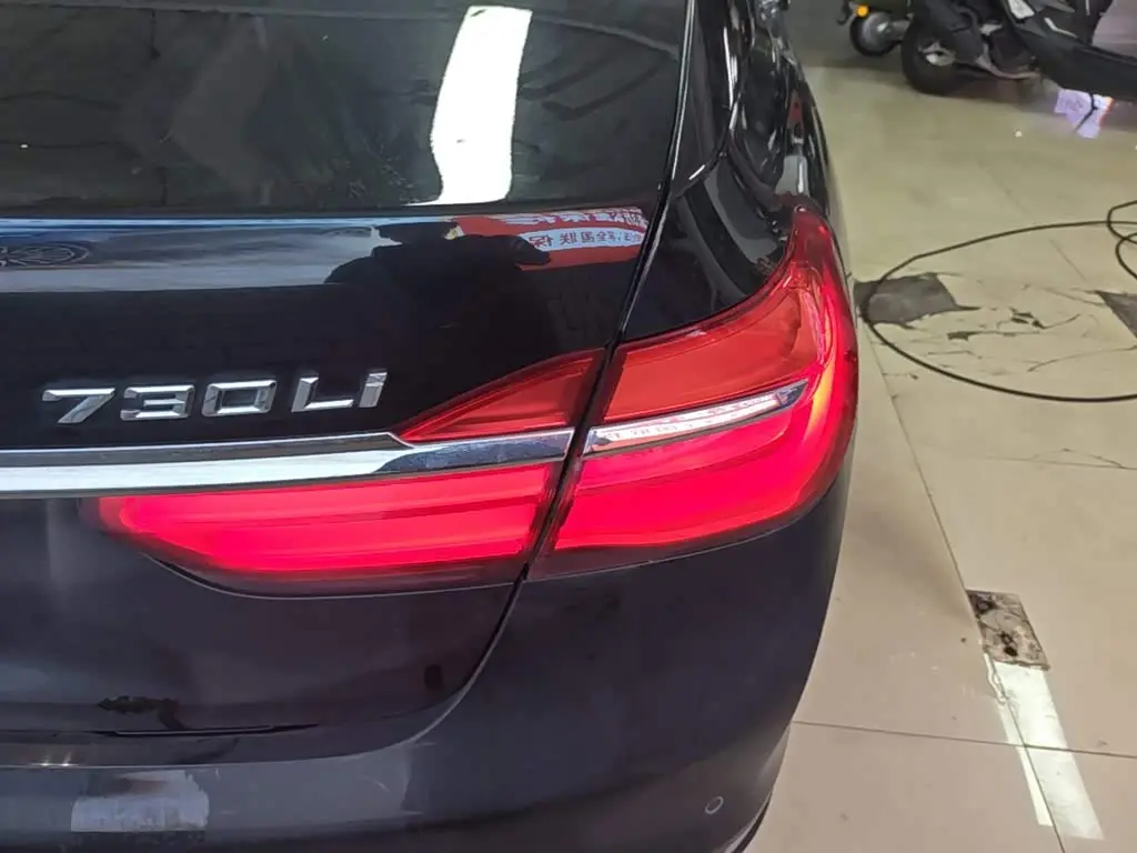 BMW 7 Series 2018 — Photo 7/19